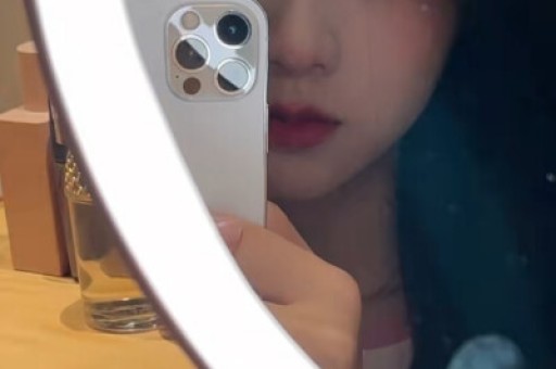 外国网红约中国女孩开房视频被发到网上她却借此热度直播带货