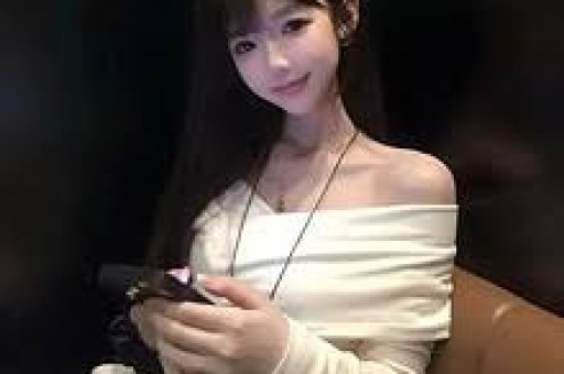 女游客划龙舟被颠翻外衣滑落表情销魂身份曝光鼓手爆料更多